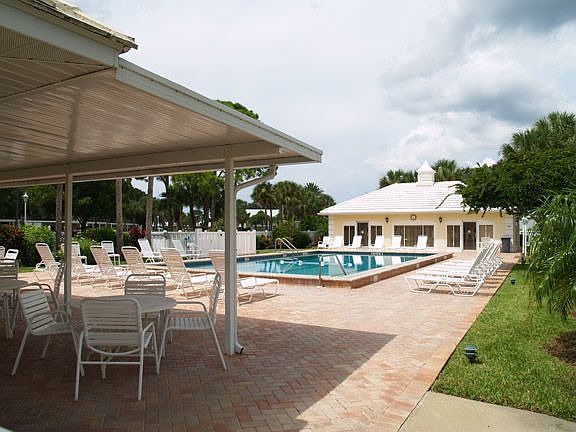 Comm. Pool/Clubhouse!