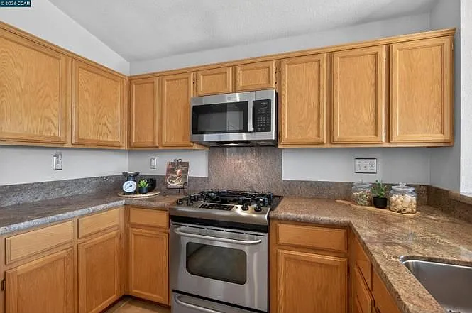 549 Burdick Dr — Photo 11