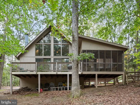 310 Winter Camp Trl, Hedgesville, WV 25427