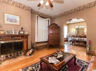 1298 Locust St #39873, Dubuque, IA 52001