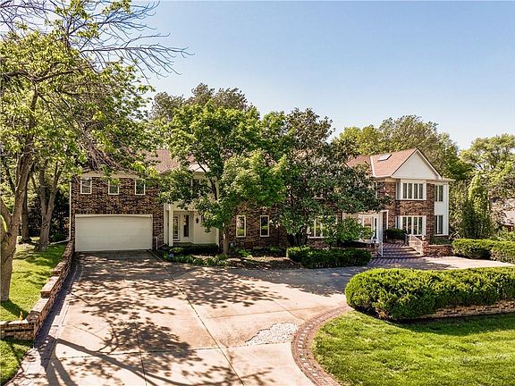 3rd image of 8616 Cedar Dr