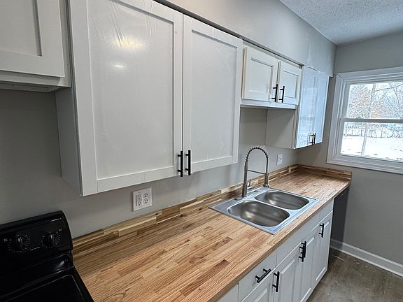 2nd image of 6290 Cedar Ln
