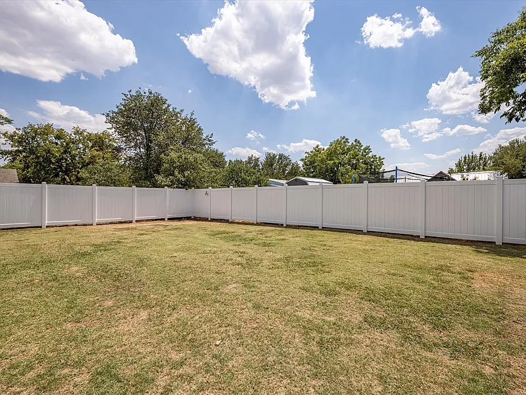 508 Pine Ln — Photo 31