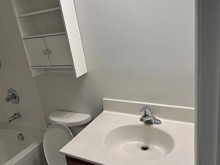 2213 Mendota Dr — Photo 16