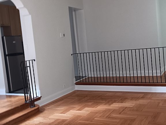 4th image of 4580 Broadway APT 5