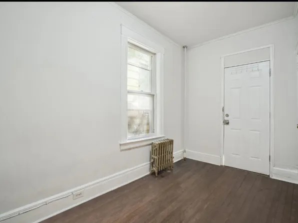 239 Wegman Pkwy, Jersey City, NJ 07305