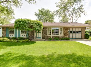 1411 Yale Ln, Schaumburg, IL 60193