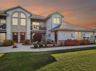 853 Quinlan Dr UNIT C, Pewaukee, WI 53072