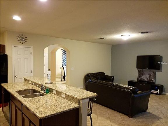 4th image of 1104 Bassano Way
