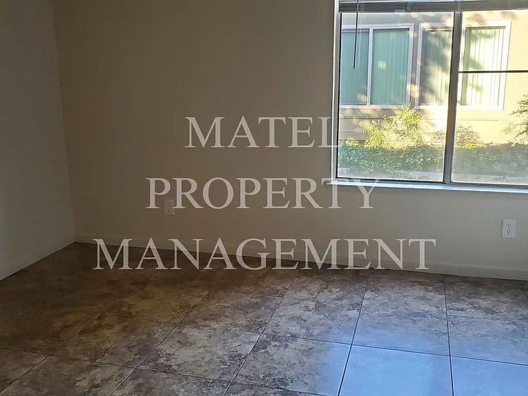 1313 Floyd Ave — Photo 15