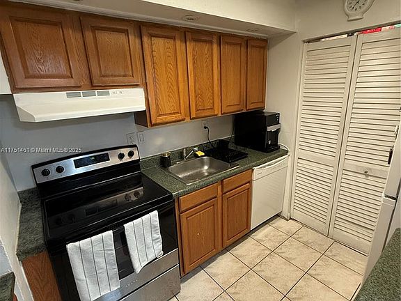 4th image of 935 NE 199th St APT 205-16