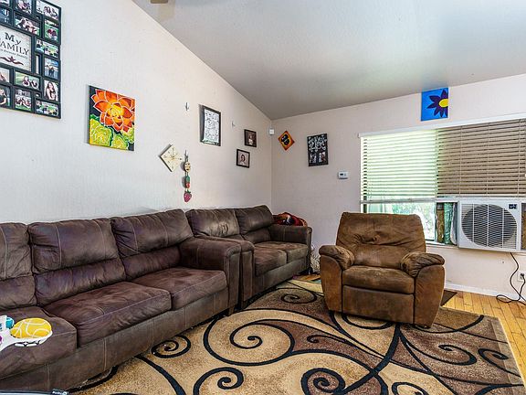 4th image of 18853 Manzanita Dr E