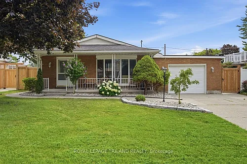 27 Aldborough Ave Photo 1