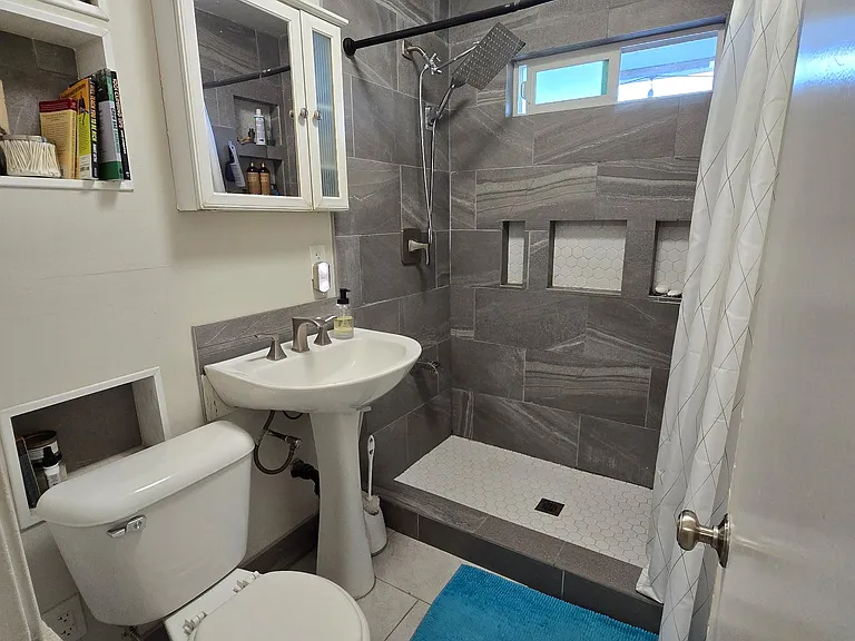 4350 Clairemont Dr — Photo 5