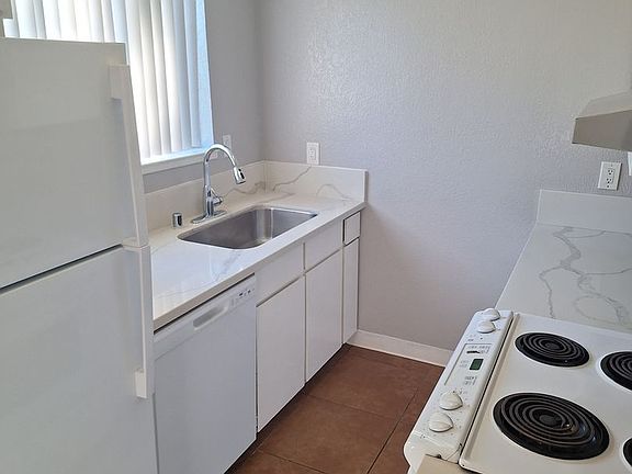 2nd image of 3215 United Dr #8