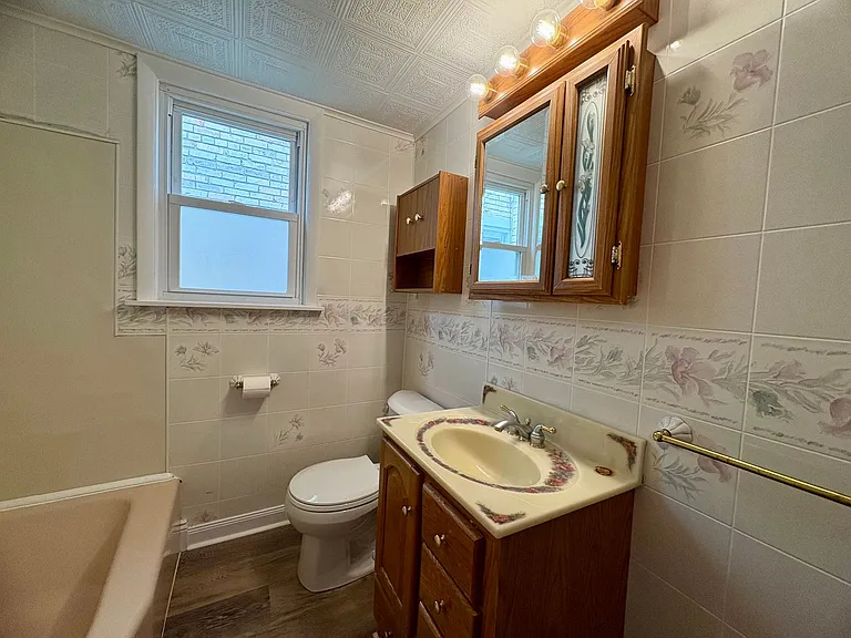 423 W Penn St — Photo 13