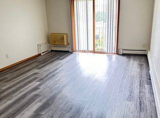 101 Roosevelt Dr #19, West Bend, WI 53090
