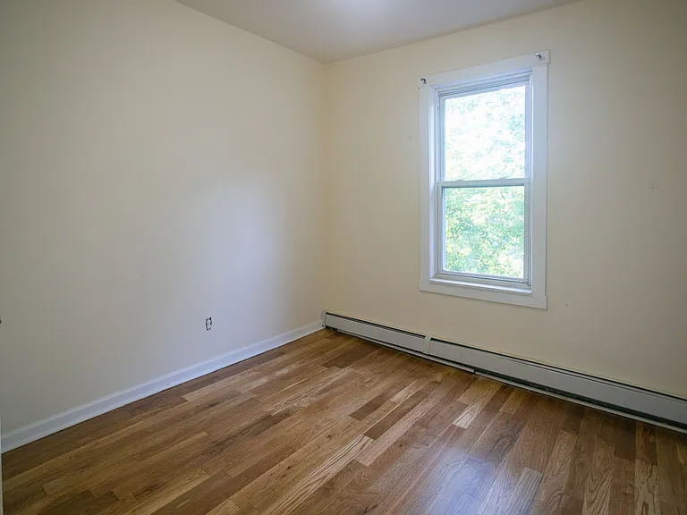 567-569 S 17th St #2A — Photo 3