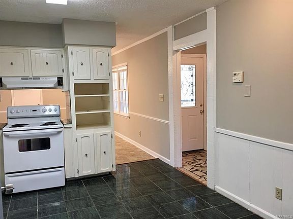 5th image of 2732 N Wallace Dr