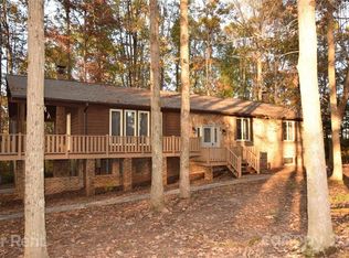 302 Cherry St, Dallas, NC 28034