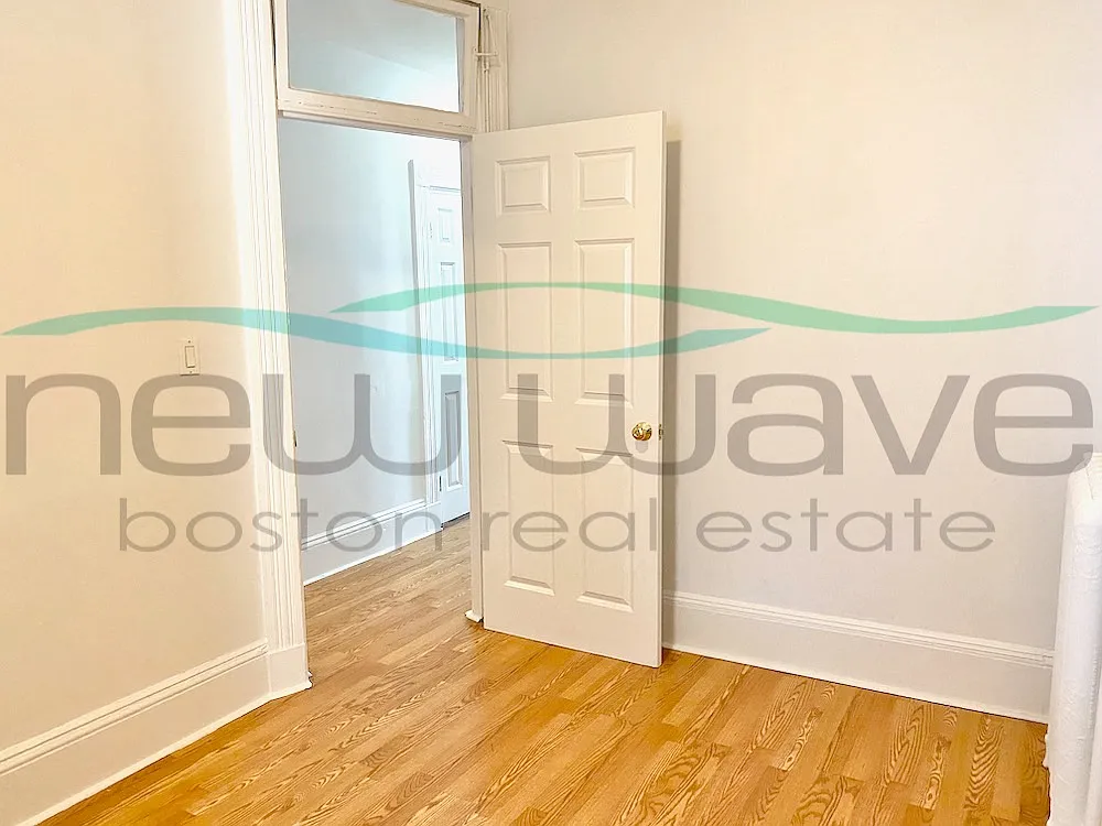 3 bed, 1100 sqft, $5,200 — Photo 4