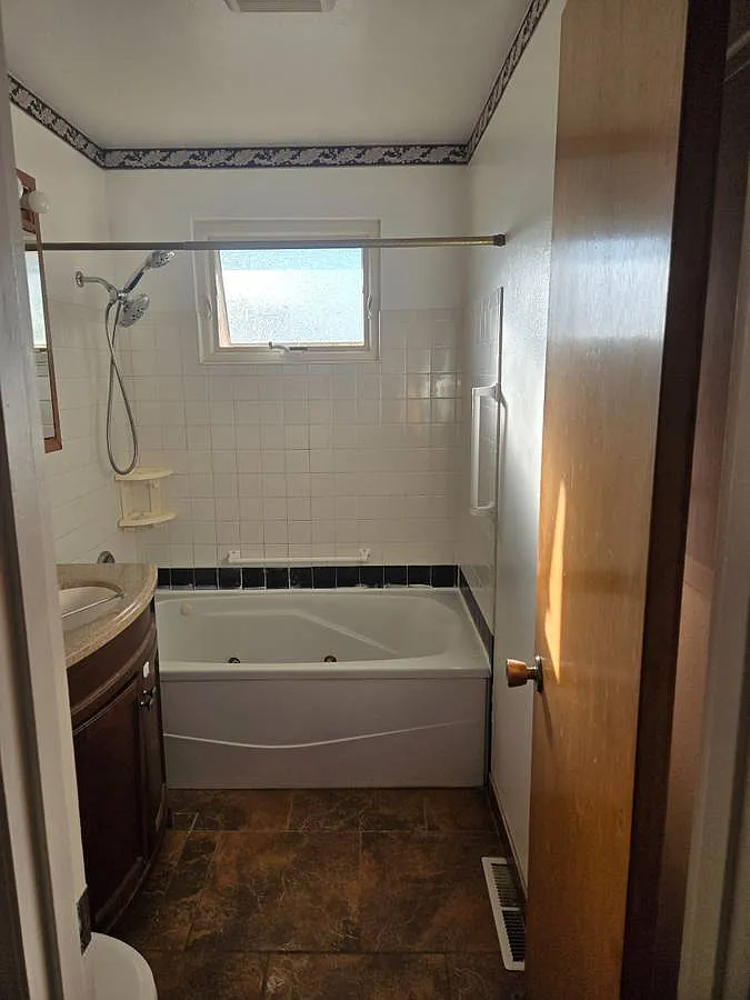 4 bed, 2332 sqft, $2,615 — Photo 4