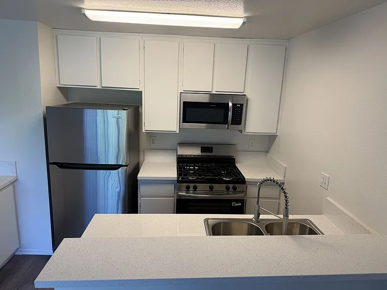 14543 Burbank Blvd — Photo 30