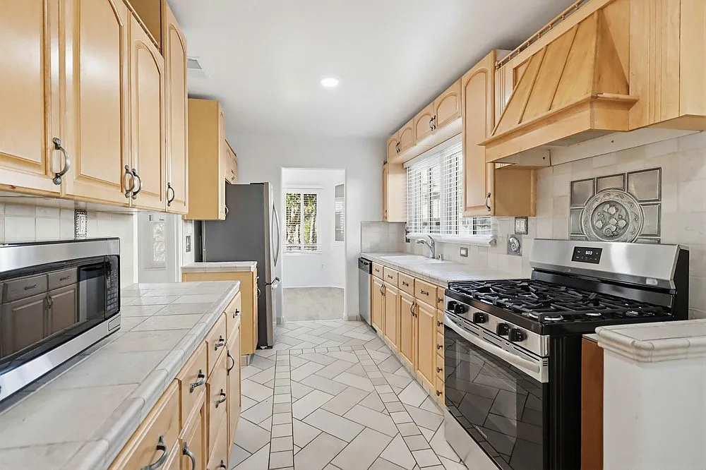 3 bed, 1163 sqft, $3,600 — Photo 4