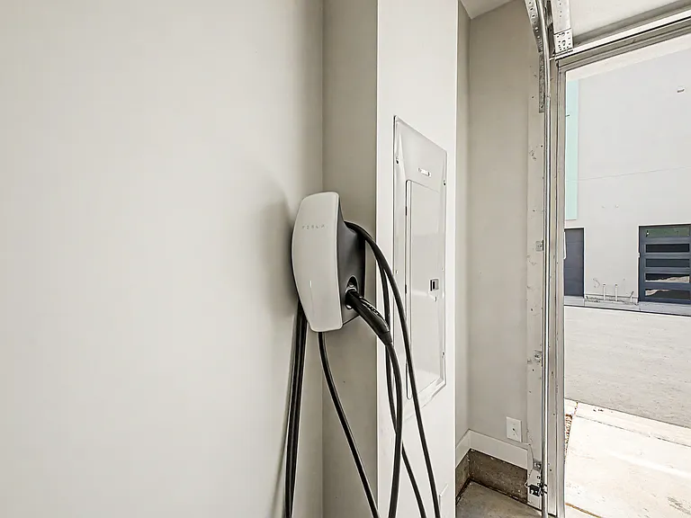 2601 E Clarendon Ave #9 — Photo 9