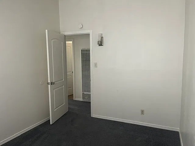 3 bed, 1032 sqft, $2,300 — Photo 2