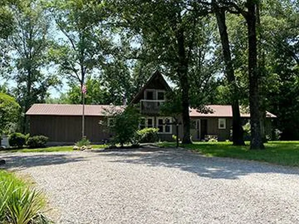 3 Esther Rd, Fairfield, IL 62837