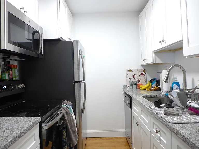 31 Cunard St — Photo 11