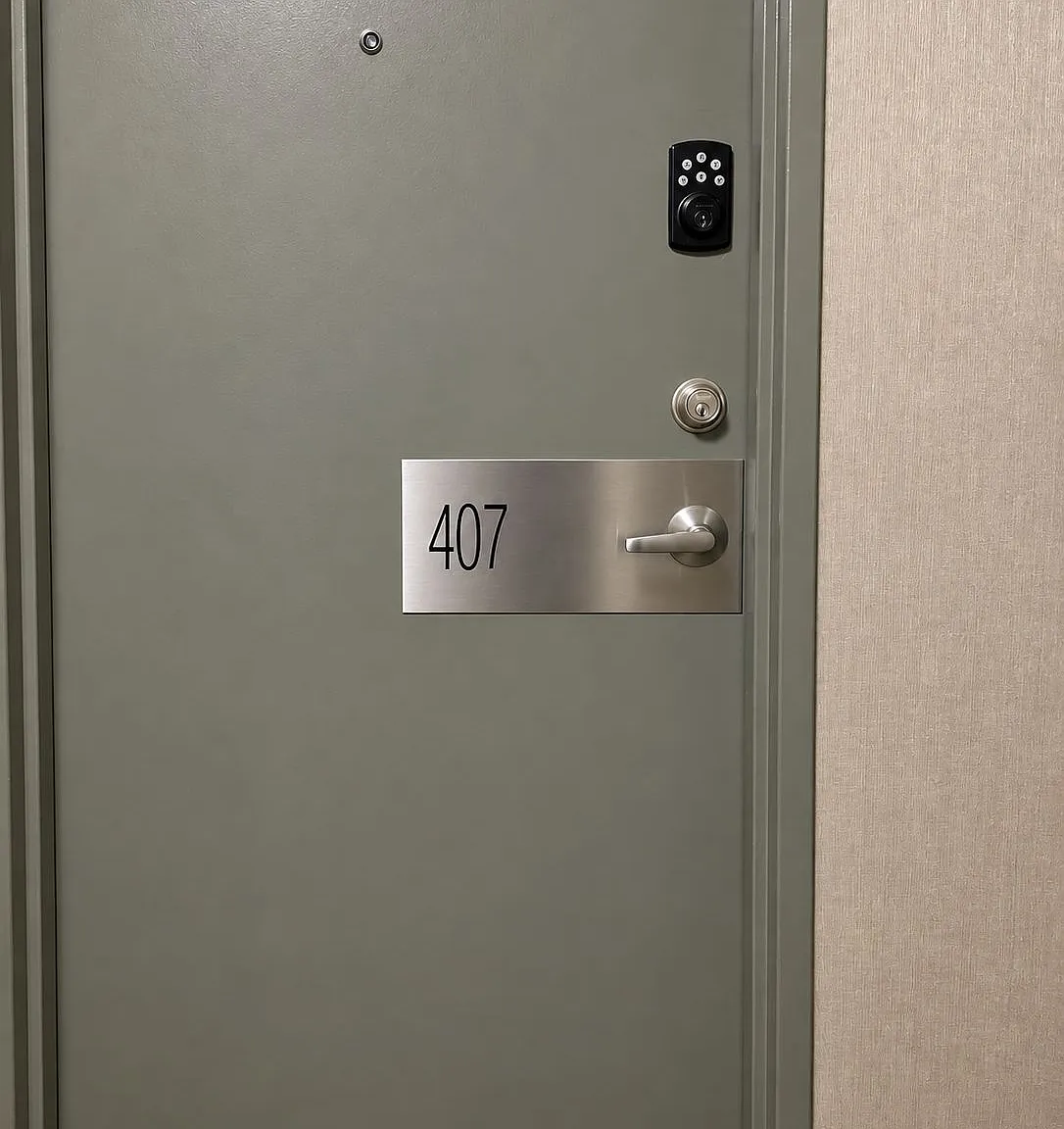 4 bed, $3,350 — Photo 1
