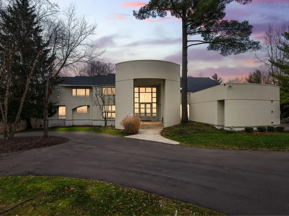 24035 Bingham Ct, Bingham Farms, MI 48025