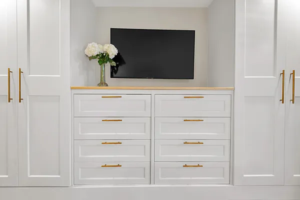 Sold by Compass | media 3