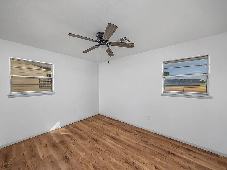 305 NE Angus St — Photo 16