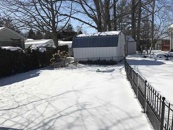 4th image of 21 Randall Dr