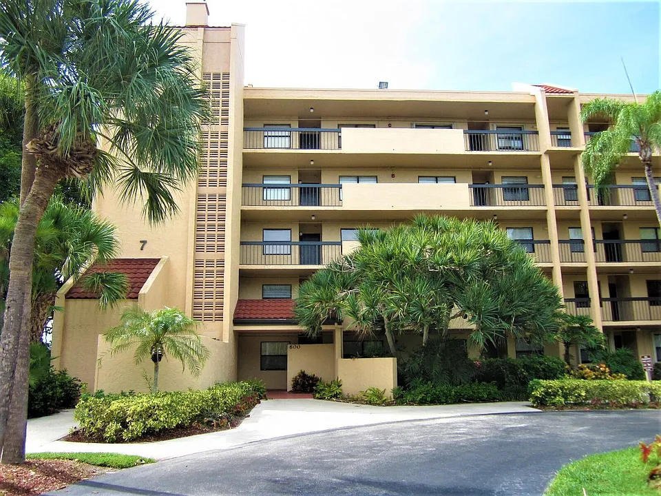 600 Egret Cir #7201