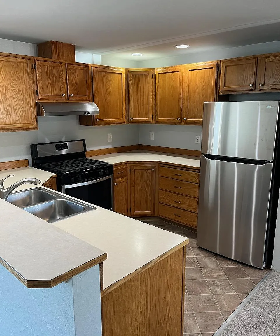 3 bed, 1380 sqft, $2,850 — Photo 2
