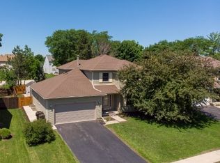 1510 Candlewood Dr, Crystal Lake, IL 60014