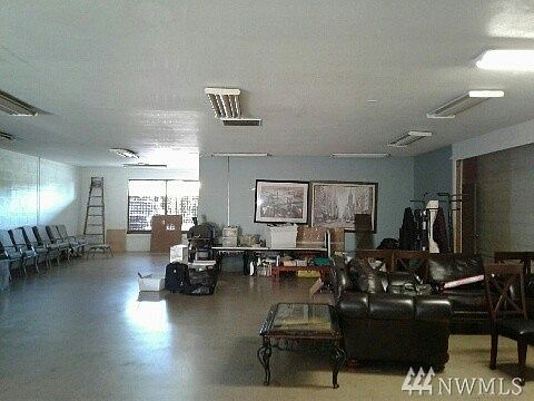 1st image of 407 W Stanley St