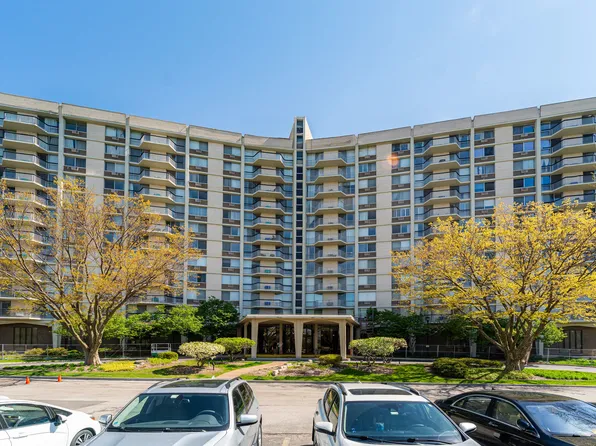 20 N Tower Rd APT 5M, Oak Brook, IL 60523