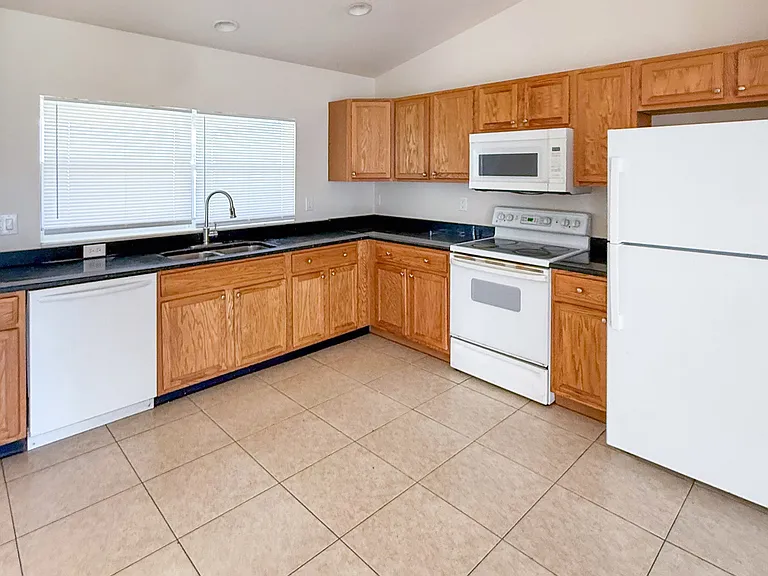 2602 24th St SW — Photo 2