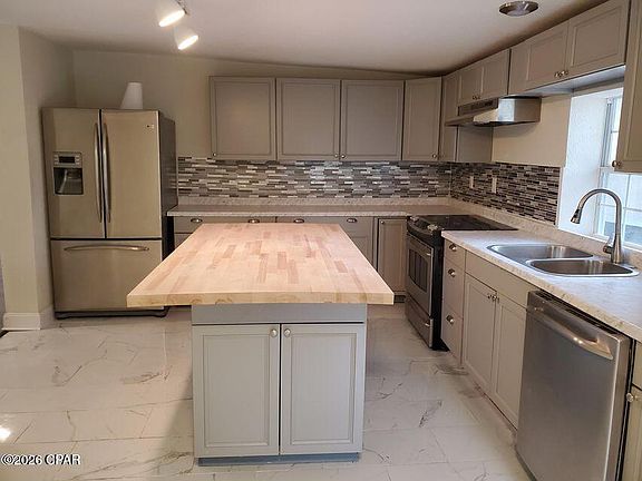 4th image of 807 Maple St