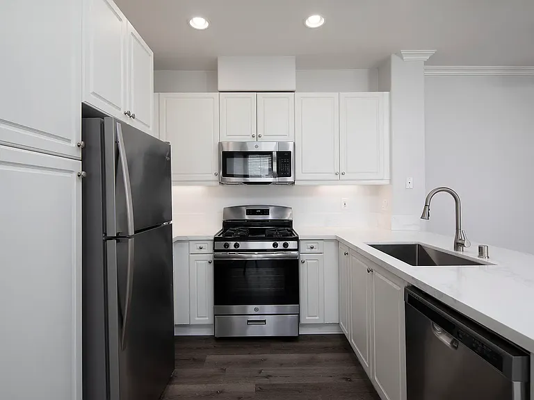 Creek View Condominiums — Photo 38