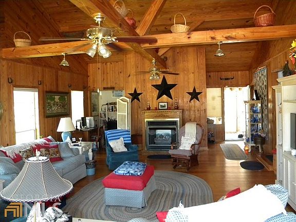 3rd image of 121 Lee Road 826