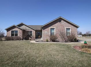 10 Rosin Dr, Highland, IL 62249