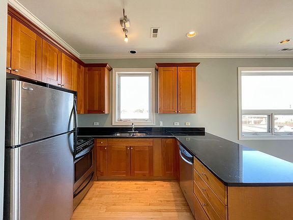 2nd image of 2521 W Congress Pkwy APT 4