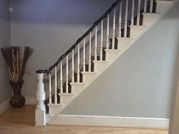 5th image of 215 W McNeal St