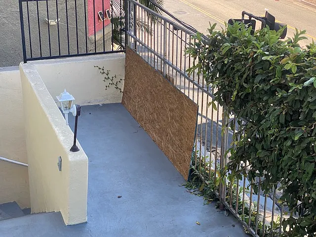 2338 N Cahuenga Blvd — Photo 25